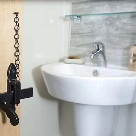 Linton Court Coach House 세틀