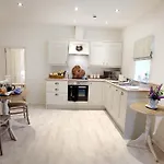 아파트 Linton Court Coach House *