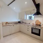 Linton Court Coach House 아파트 *