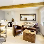 Linton Court Coach House 세틀