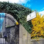 Linton Court Coach House * 세틀