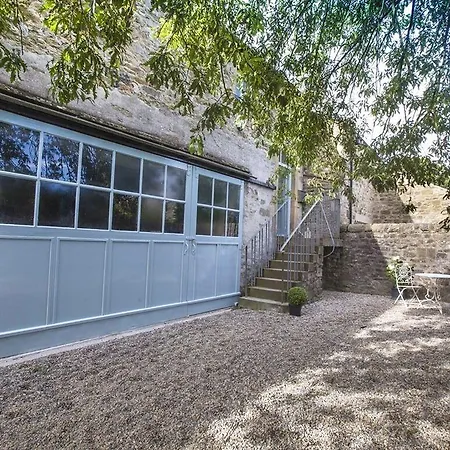 Daire Linton Court Coach House